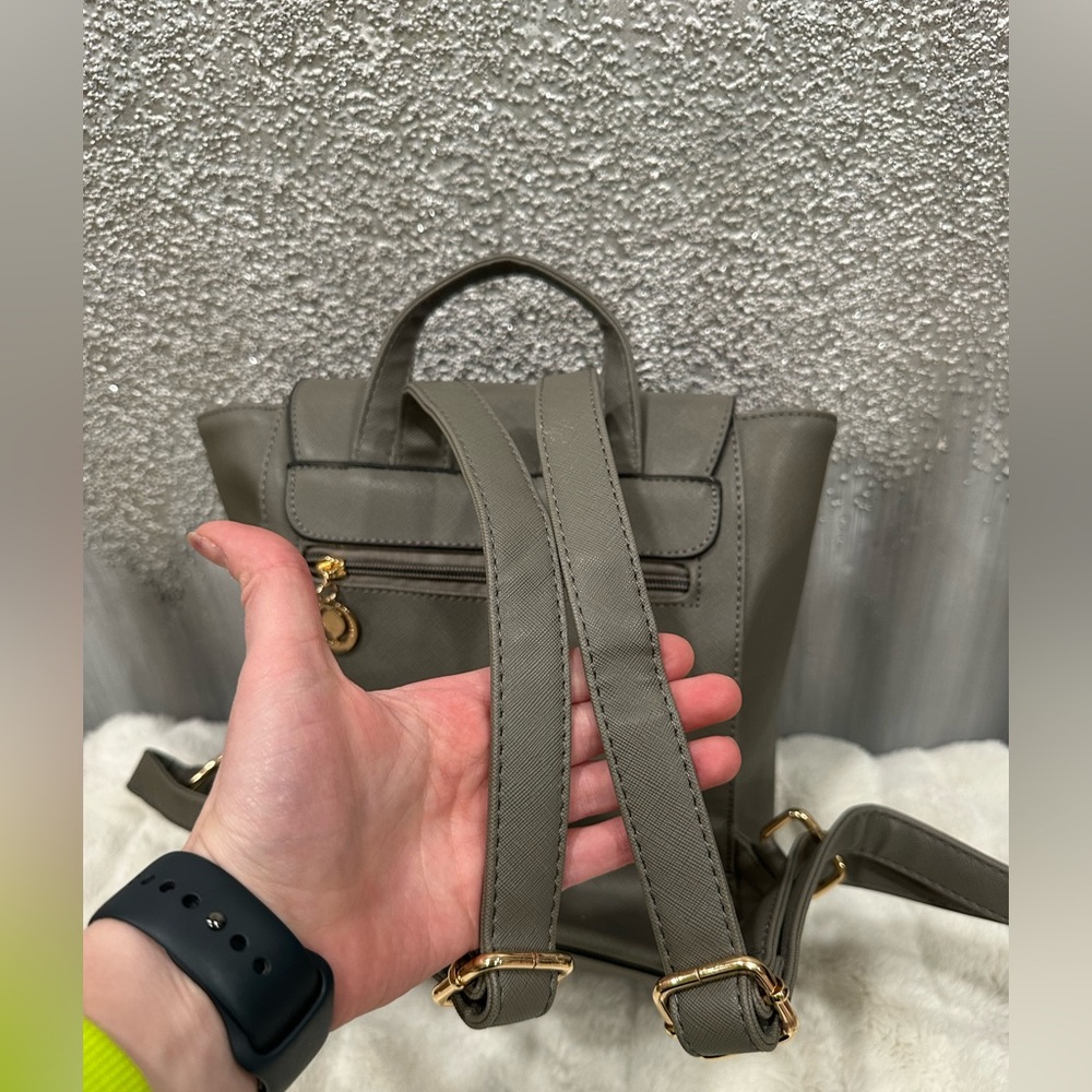 Wink Kangaroo Backpack With Gold Hardware - Picture 4 of 8